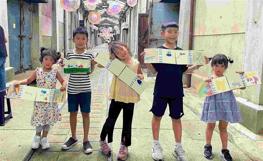 回顧【行動書車親子活動｜盛夏約「繪」：繪本製作 × 親子共讀】